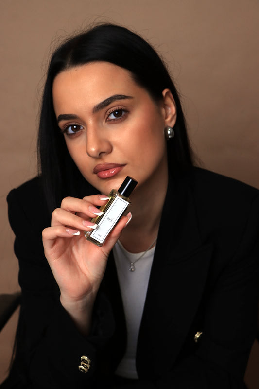 Без имена, без логотипа, само без мириса 01° inspirisano Moonlight Patchouli.