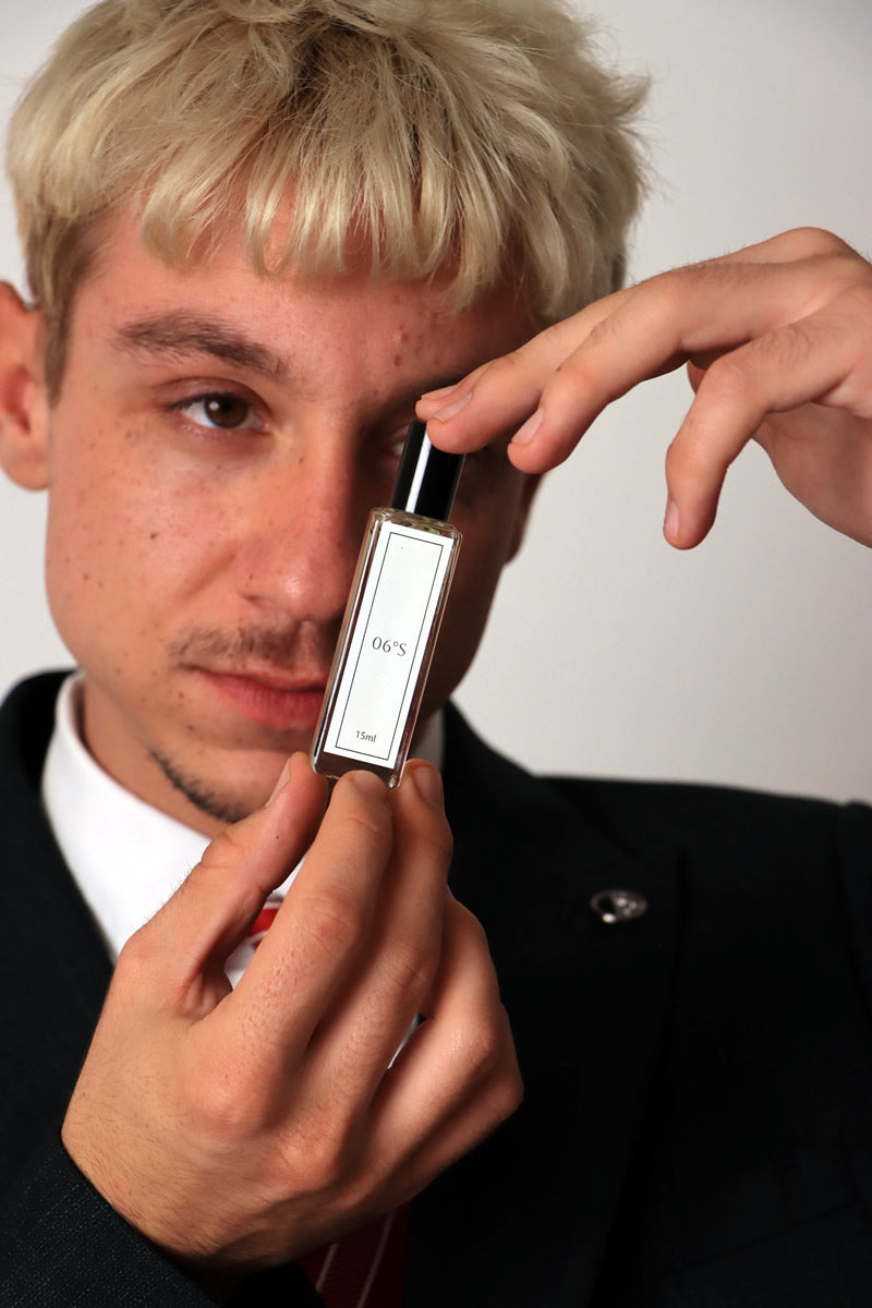 Без имена, без логотипа, само без мириса 06° inspirisan duhom Aventusa