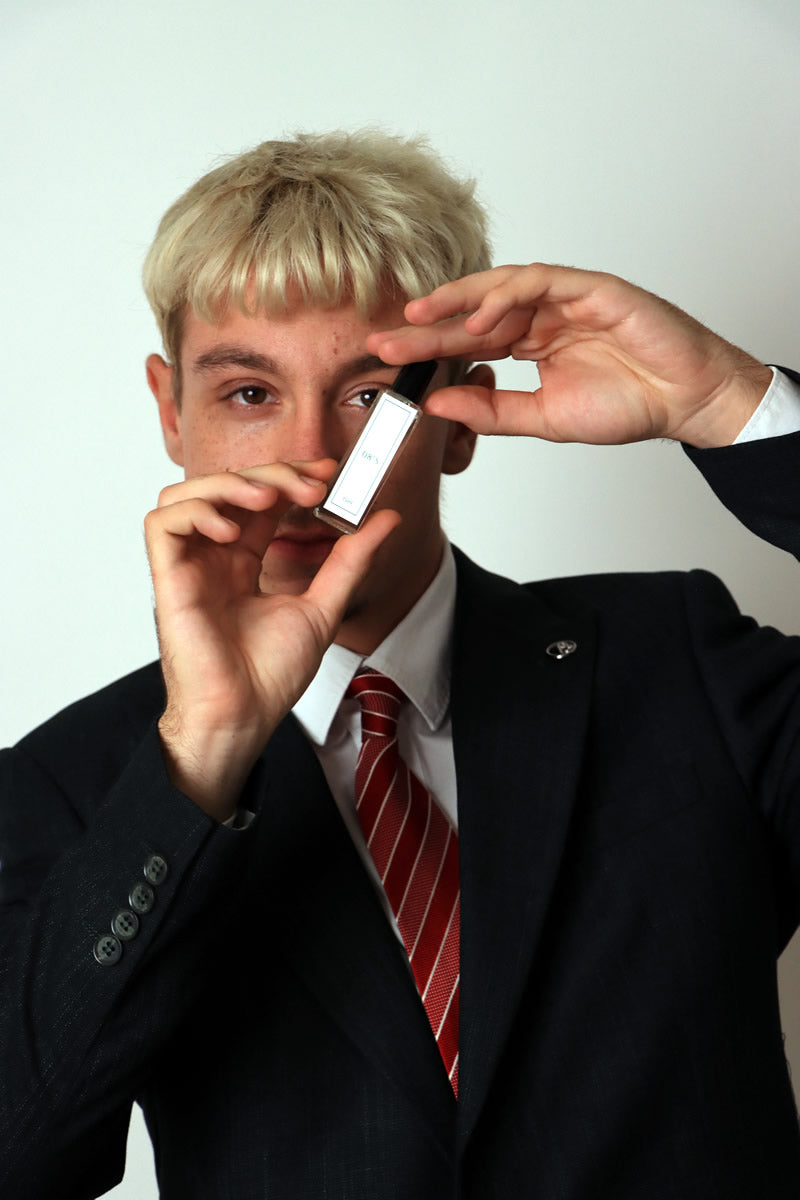 Без имена, без логотипа, само без мириса 08° inspirisano zavodljivošću Baccarat Rouge