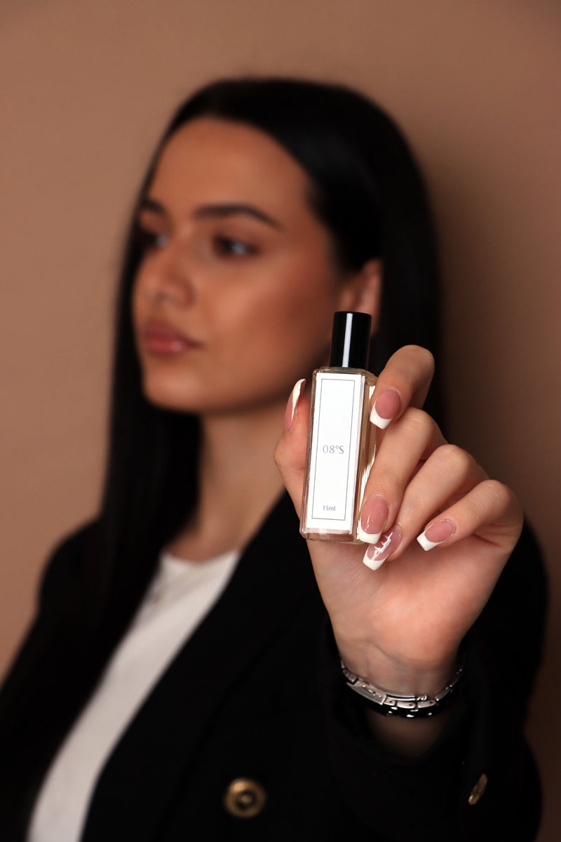 Без имена, без логотипа, само без мириса 08° inspirisano zavodljivošću Baccarat Rouge