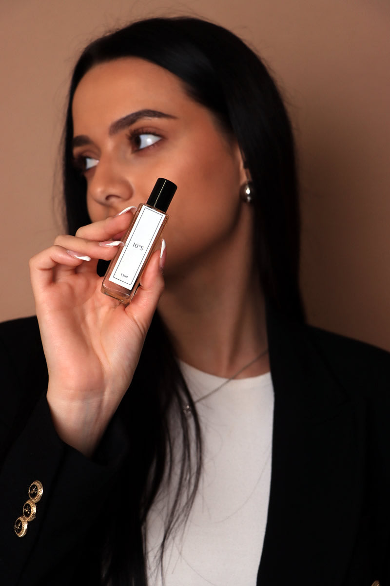 Без имена, без логотипа, само без мириса 10° inspirisano suštinom Mademoiselle